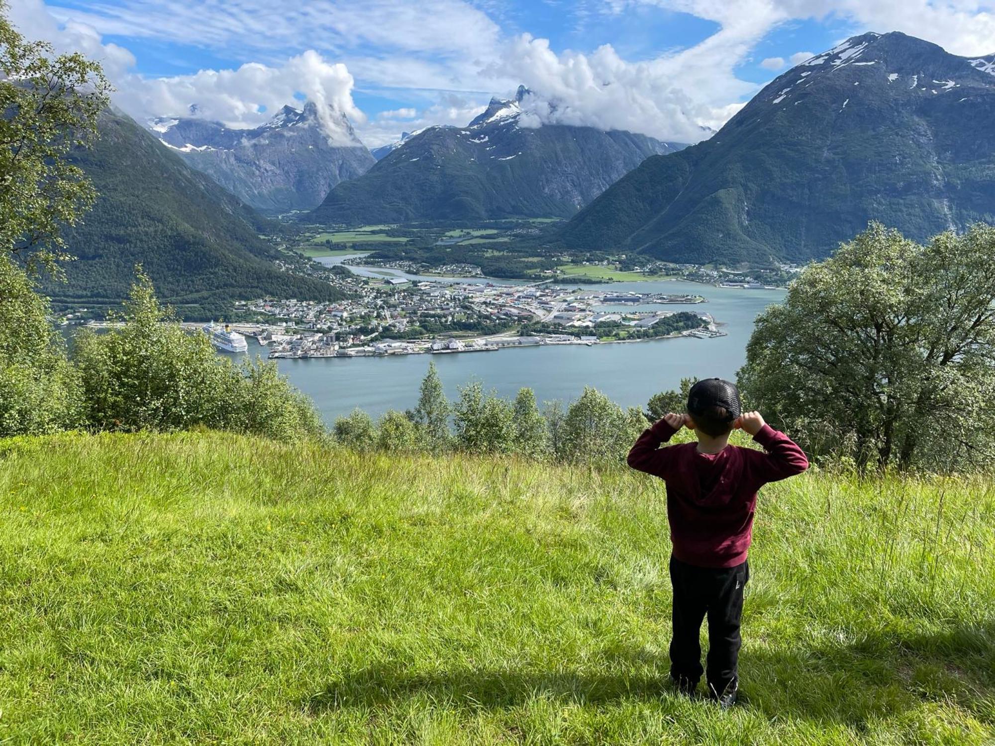 Appartement Bakkebo Rampestreken à Åndalsnes Extérieur photo